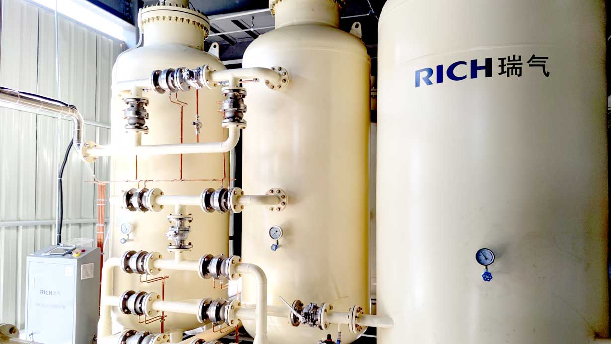瑞气发往江苏的300立方节能型电子行业制氮机调试成功   